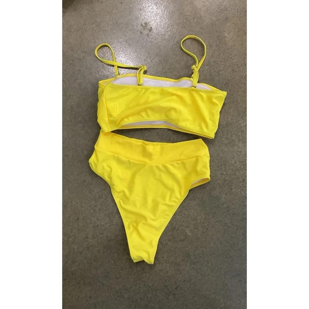 Bikini - Picture 2 of 3